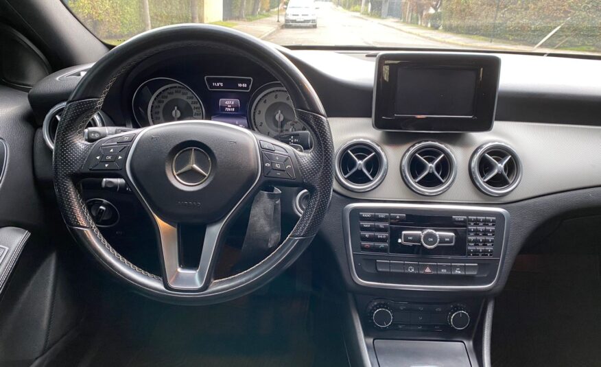 Mercedes Benz GLA 200 AT 2015